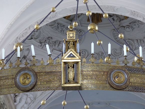 Chandelier, wheeled, detail