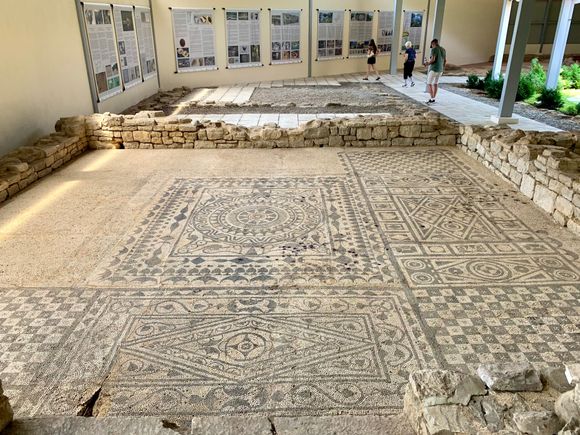 Roman noble’s Villa mosaics from 1st century AD!