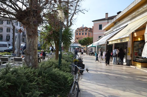 Lido main street