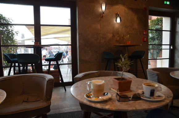 Rivalonga Cafe