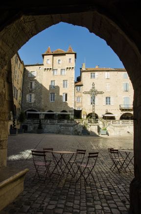 Pl. Notre Dame--site of mass sprinklers from pavement.