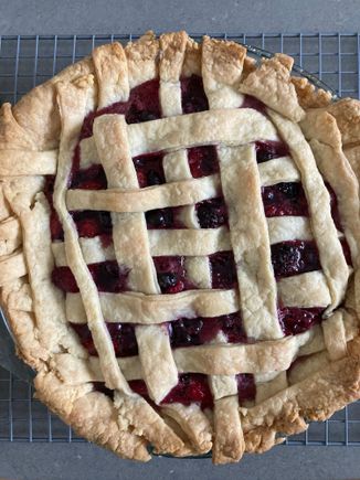 Mixed berry pie came out great! Compliments from both DH and m-yk 