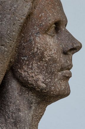 There is at least one stone sculptor on the isle. The tiny hamlet Panza has many aged stone houses, relics from a bygone time. One such structure has been made into an intriguing restaurant called 'Arca' over in Ciglio. 