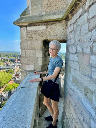 She, of course, had no trouble climbing the steps. And after my 5 weeks of eating and drinking to excess, I too, had no trouble. Yay!