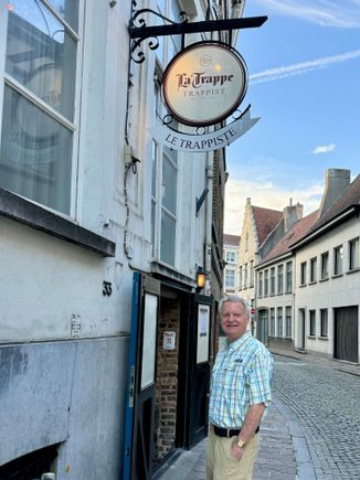 After a pizza dinner, during which I had to sample yet another beer, we made our way to the storied place, which has been serving beer for centuries in its cellar.