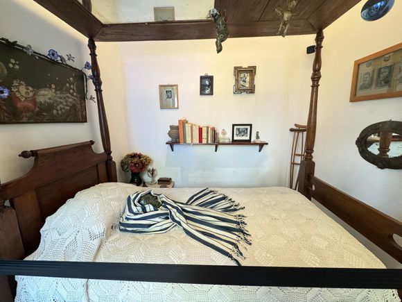 Frida’s bedroom and death mask.