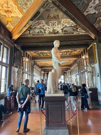 The corridor that connects the two wings of the Uffizi.