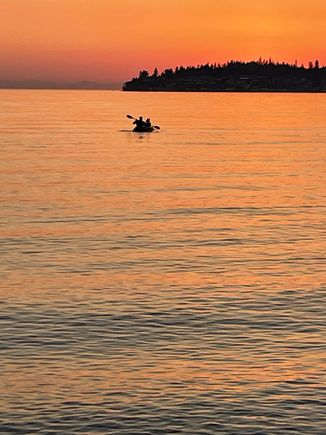 Lots of people on the bay, kayaking and paddle boarding.  As it turned out, this couple was staying at our resort and I was able to forward this picture to them!