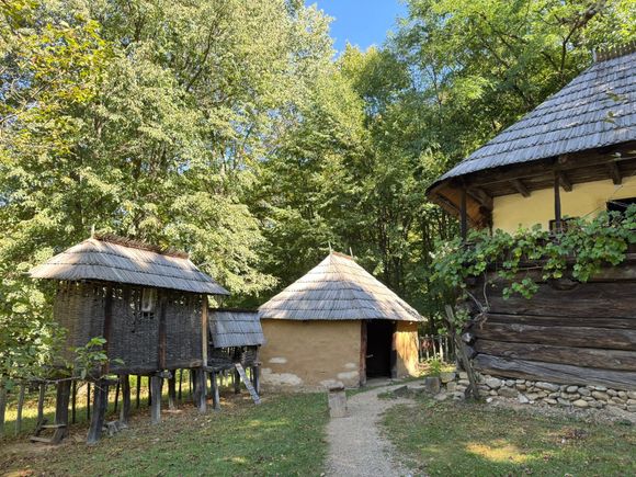 Another homestead - the structure on the left is to house animals - chickens, I think. 