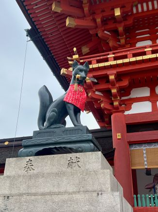 Foxes are considered the special messengers of Inari and act as guardians of the shrine.