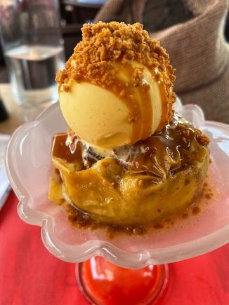 Baked apple and ice cream 