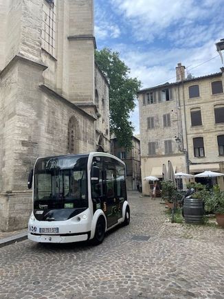 Free electric bus within the old city 