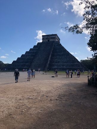 El Castillo, it's the first thing you see when you enter the sight