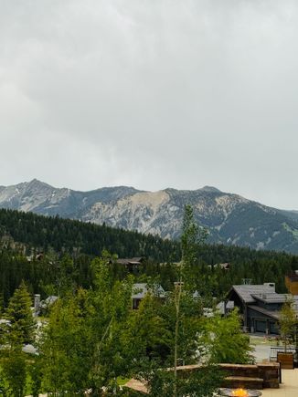 Pretty views. A lot more snow this morning, though. 