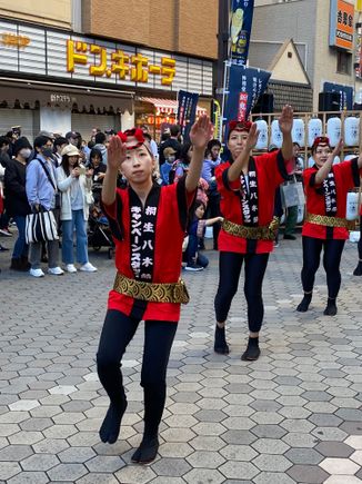 Evening around Asakusa - many people ended up joining in, too!