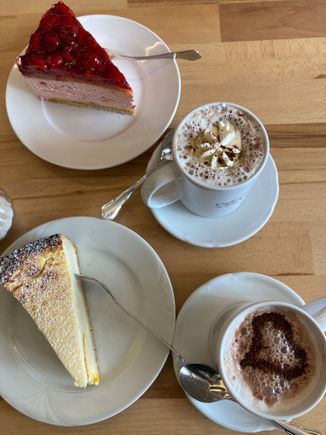 Some cake and hot drinks in St Goar after the chilly cruise 
