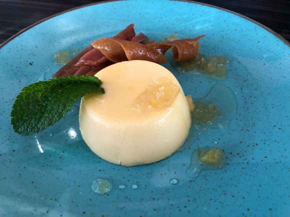 Custard and rhubarb dessert