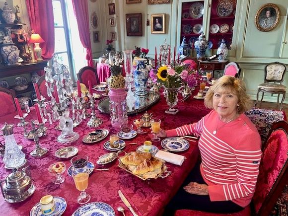 Extravagant decor at breakfast