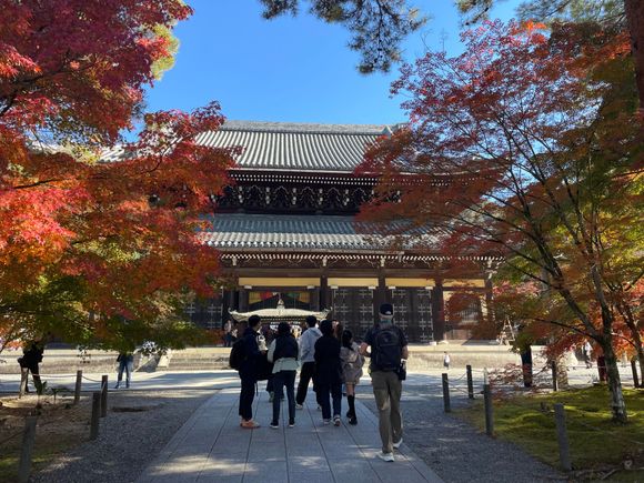 Nanzen-ji Temple on a Sunny Sunday
