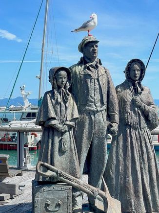 Early Settlers sculpture at the waterfront
