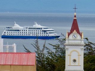 Ventus Australis arriving in Punta Arenas