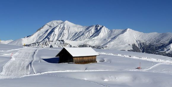 Winter hiking above Lenk im Simmental, December 2014