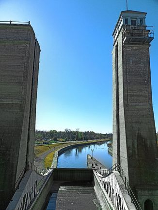 View of the lift platform and supporting towers