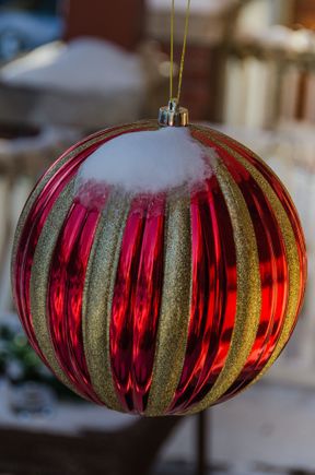 Snowy Xmas bulb.