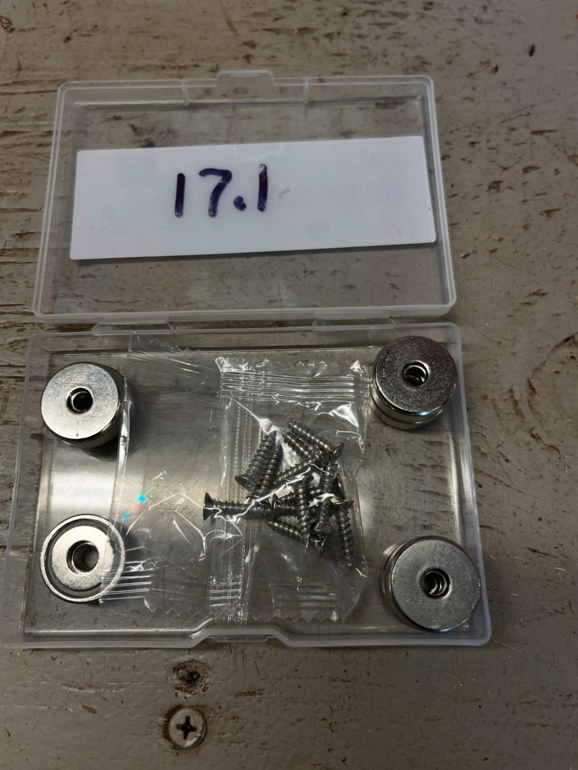 Used strong magnets for the corners