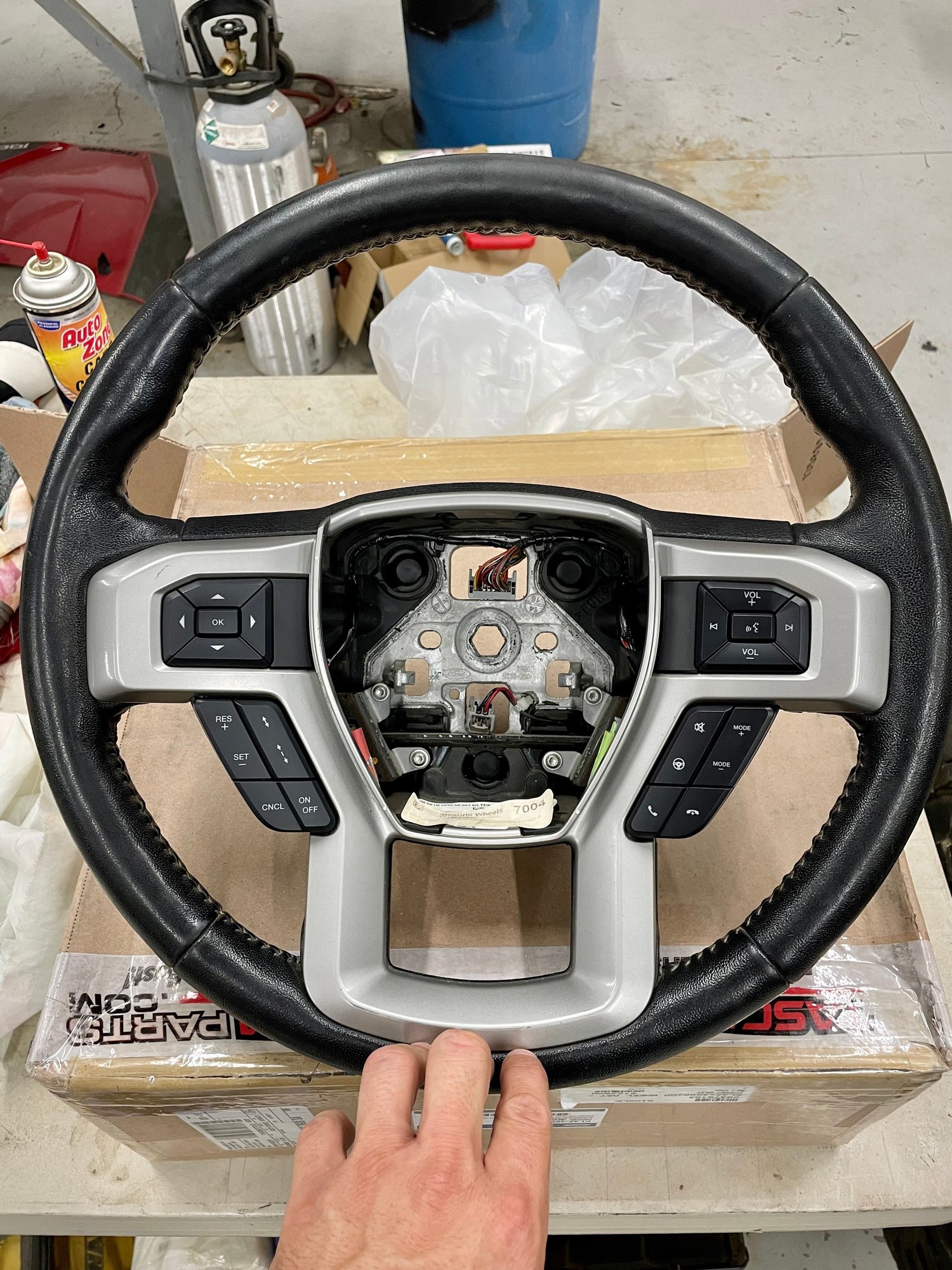 Steering/Suspension - Superduty Lariat Steering Wheel - Used - 2017 to 2019 Ford F-250 Super Duty - 2017 to 2019 Ford 3/4 Ton Pickup - 2017 to 2019 Ford F-350 Super Duty - Imperial, CA 92251, United States
