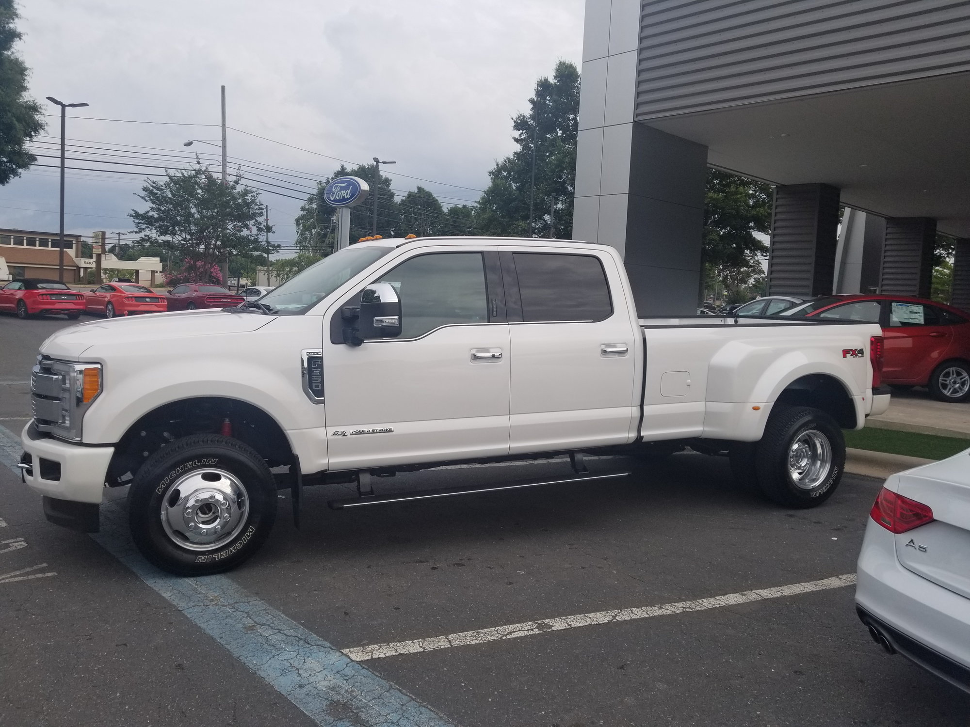 Anybody have pics of a white truck with top of cab black? - Ford Truck Enthusiasts Forums