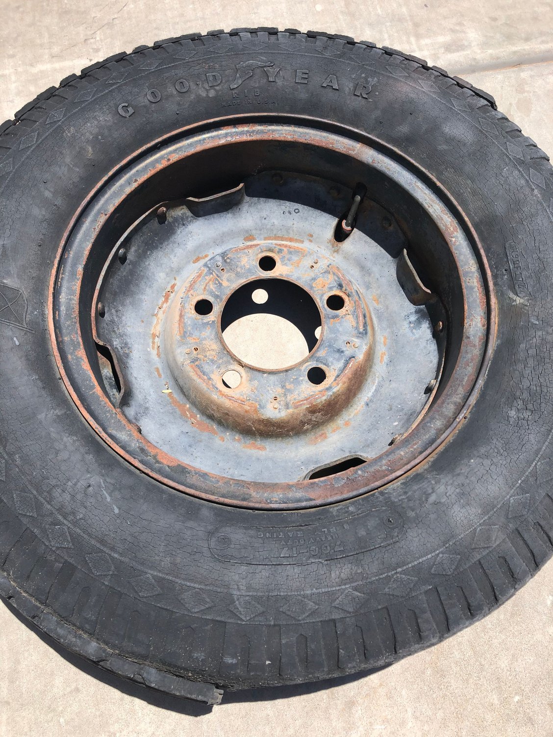 1941 1 Ton wheels and tires - Ford Truck Enthusiasts Forums