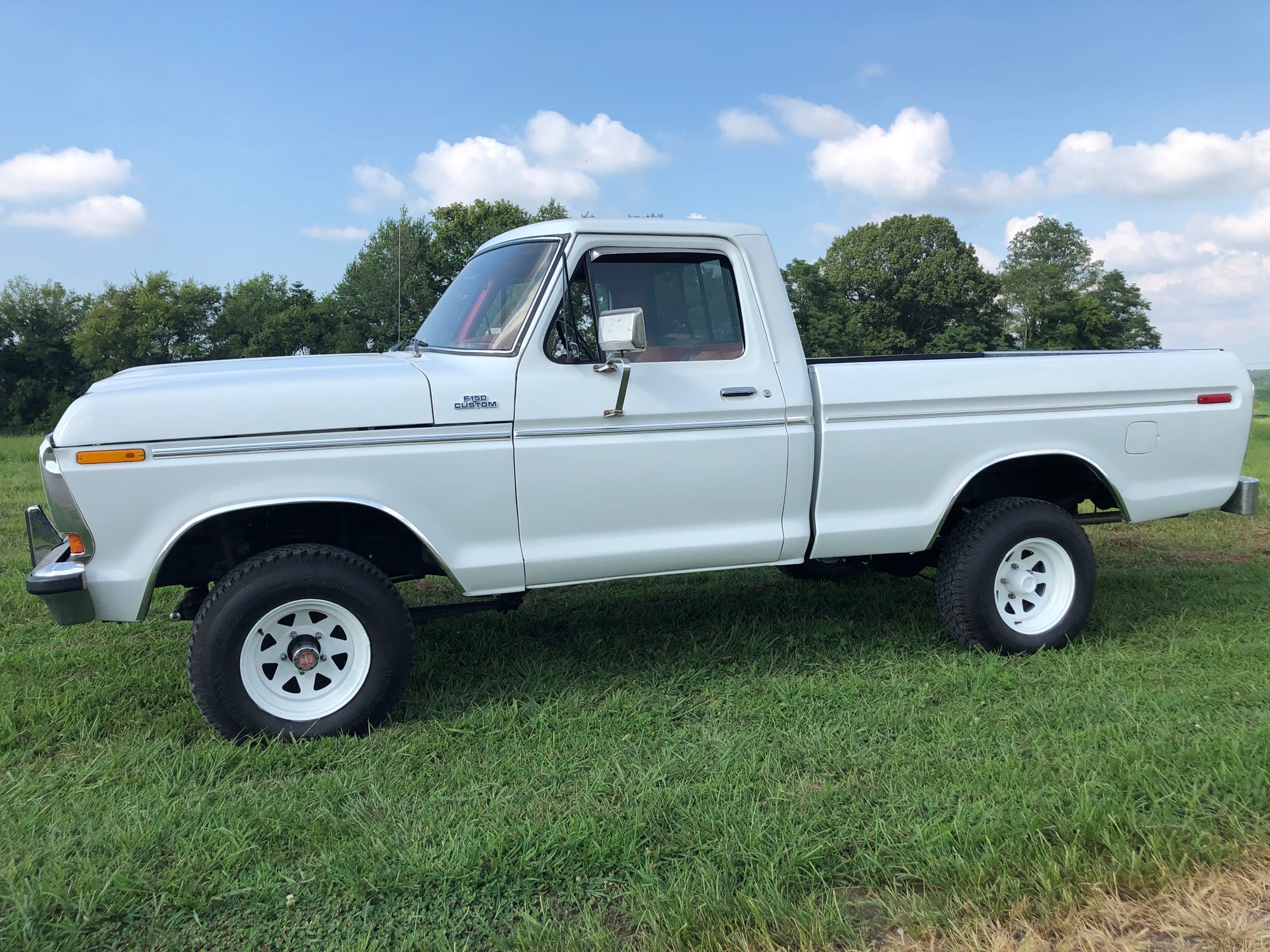 1978 Ford F-150 - 1978 Ford F-150 - Used - VIN f14hube4300 - 124,999 Miles - 8 cyl - 4WD - Manual - Truck - White - Gallatin, TN 37066, United States