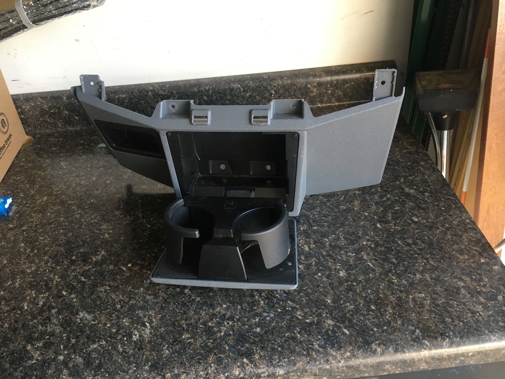 Interior/Upholstery - Super Duty Cup Holders - Used - 2011 to 2016 Ford F-250 Super Duty - 2011 to 2016 Ford F-350 Super Duty - Hampshire, IL 60140, United States