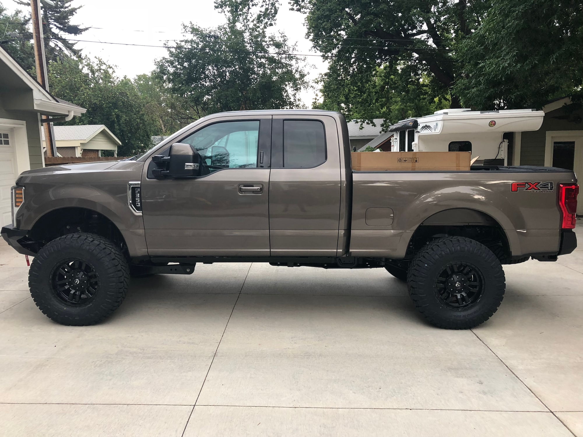 Pix of my new 2019 F-350 Lariat with 37's and ADD bumpers - Ford 