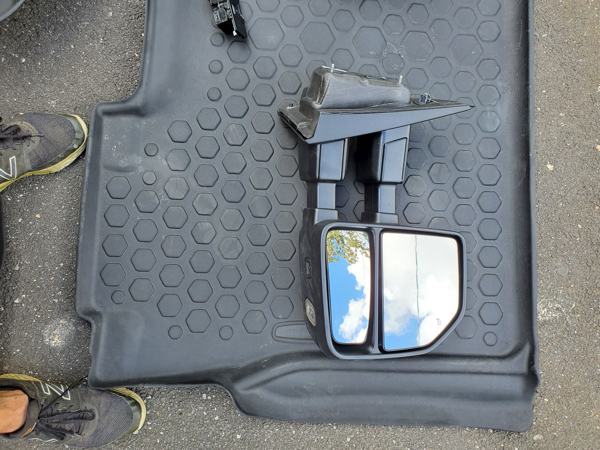 Exterior Body Parts - Tow Mirrors - Used - 2015 to 2020 Ford F-150 - 2015 to 2020 Ford F-250 Super Duty - 2015 to 2020 Ford F-350 Super Duty - Ronkonkoma, NY 11779, United States