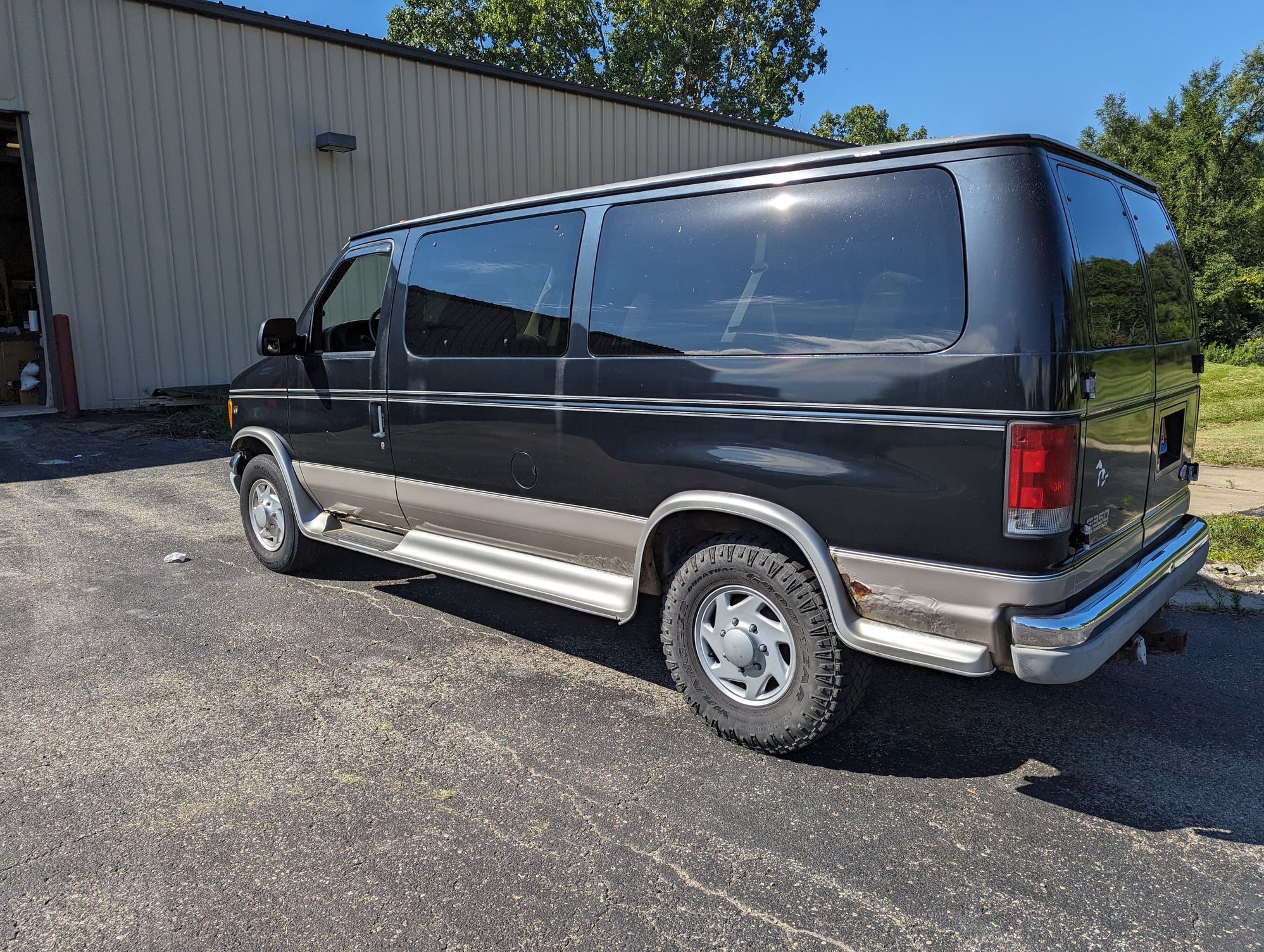 2002 Ford E-350 Econoline Club Wagon - 7.3 Diesel E350 7 passenger Van - Used - VIN 1FMNE31F42HA84562 - 242,000 Miles - 8 cyl - 2WD - Automatic - Van - Black - Ann Arbor, MI 48103, United States