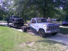 Green and White truck working!.... Giving the 92 f350 CC 4wd idi a ride to the transmission shop.