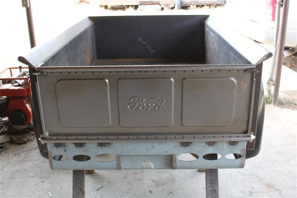 Box and roll pan