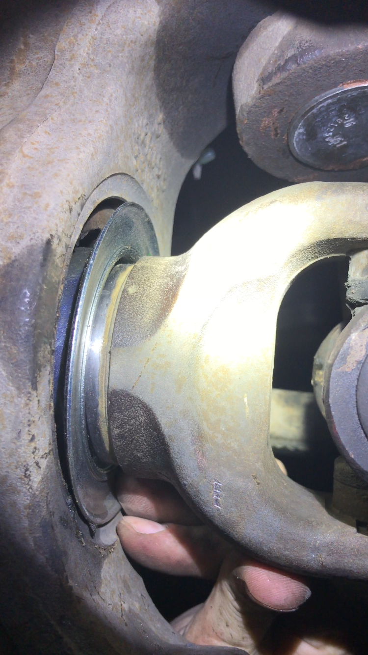 Front axle seal F250 - Ford Truck Enthusiasts Forums