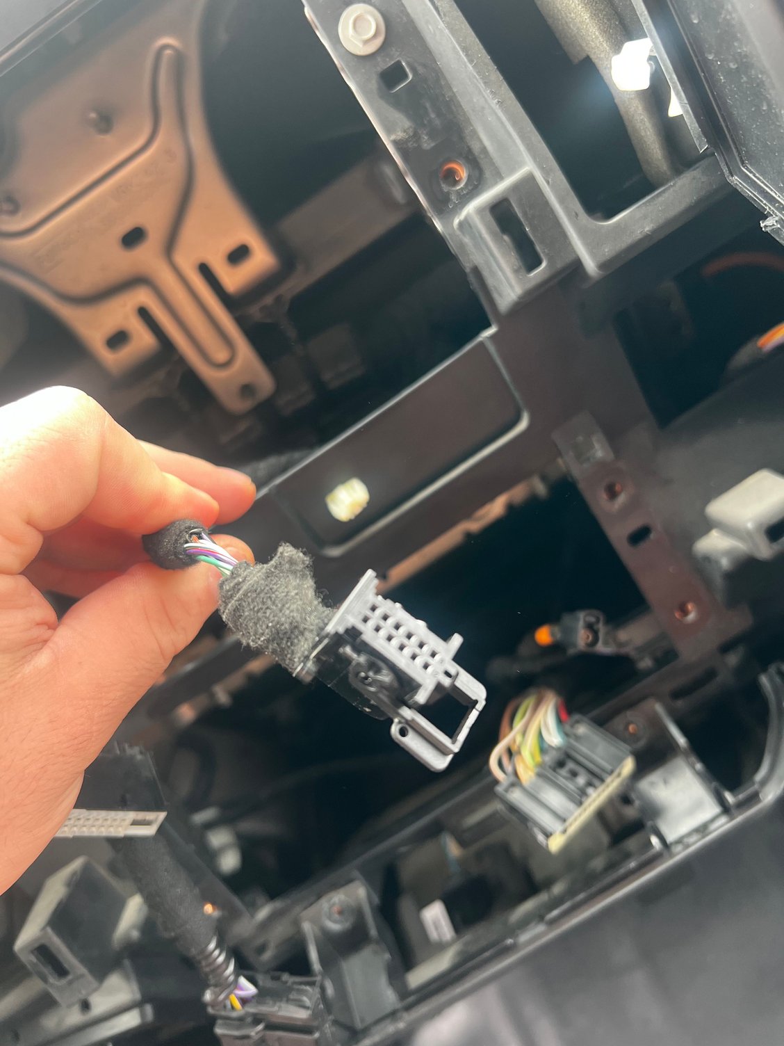 This connected to my 4 inch screen . There was no sync installed behind it .