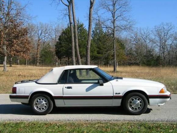 89 Mustang 5.0 LX Auto   Red interion
