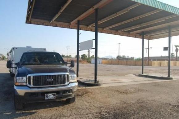 Taking a pit stop west of Blythe.