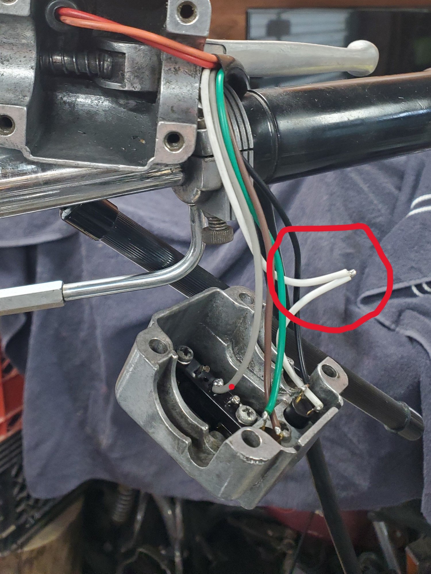 Does this go to the kill switch? If so, top or bottom terminal?