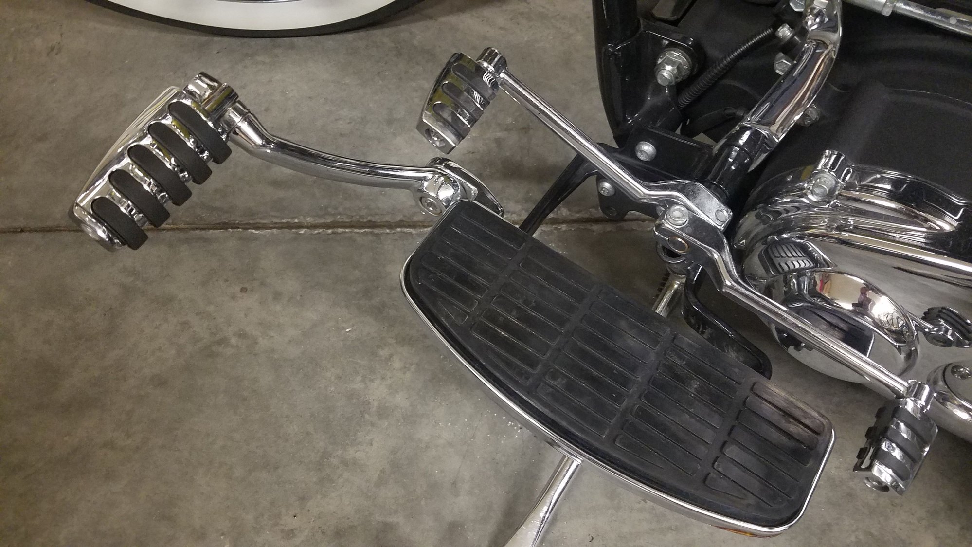 2004 Heritage Softail / Highway pegs / Engine Guards and Hello! - Harley  Davidson Forums