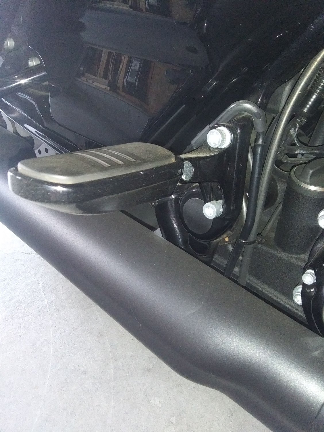 Passenger peg mounting bolts Harley Davidson Forums