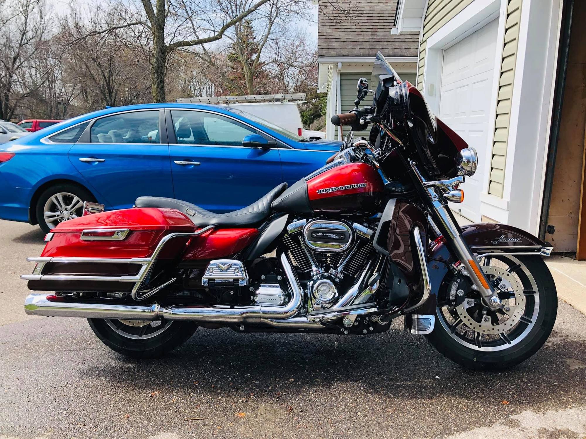 2019 FLHTK with Tab Performance Mufflers with Zombie Baffles. Harley