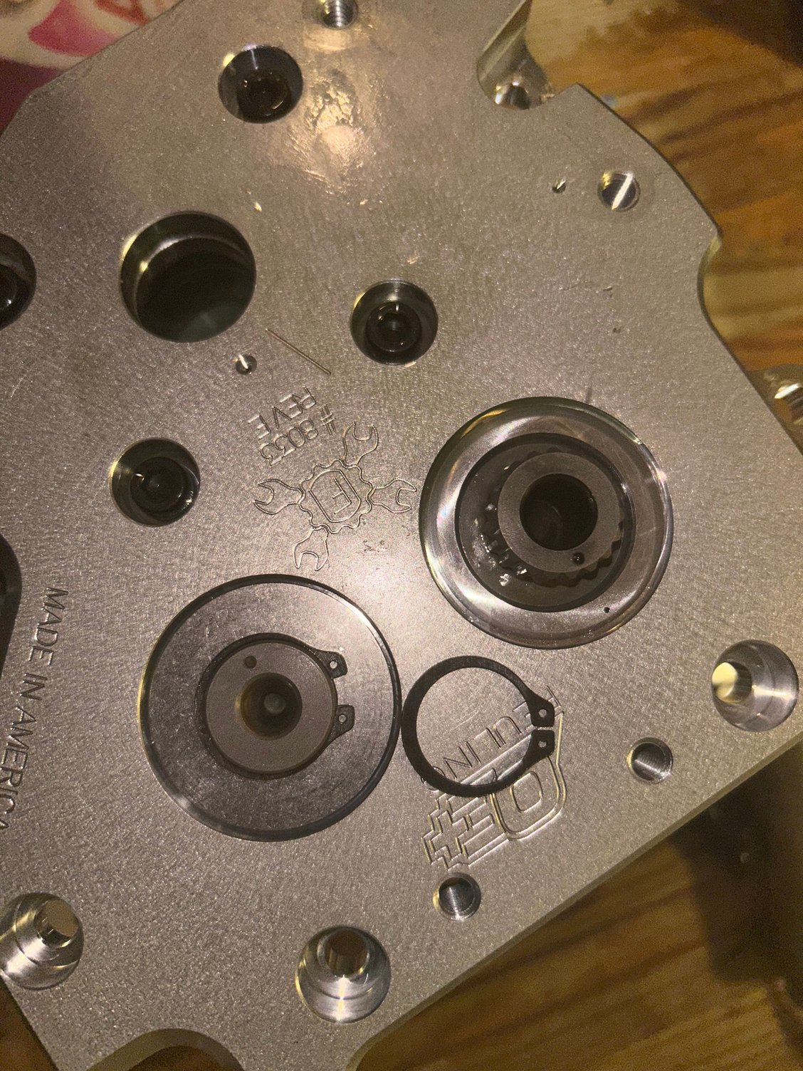 I used two pair of circlip pliers; first the one that opens, then the one that closes, to make the circlip snap into its place.