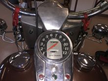 ‘67 FLH. High beam indicator and right directional indicator on right. Left indicator on left. Spot Toggle mounted on bars. 