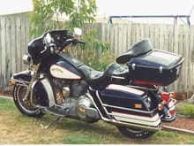 After White paint in Panels and Tank Badge change This bike was traded in for the Old '72 .... and the Dresser finished up shipped to Austria by a couple touring Australia in 1991.